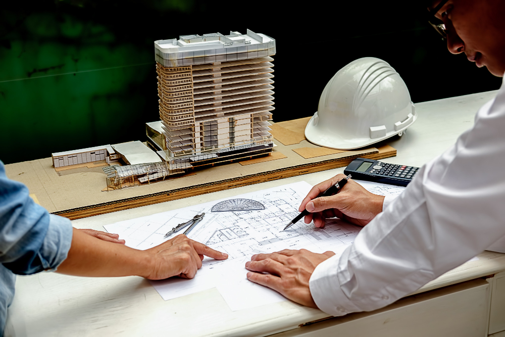 كيف يرفع التصميم المعماري المدروس قيمة العقار قبل وبعد البناء في الإمارات؟